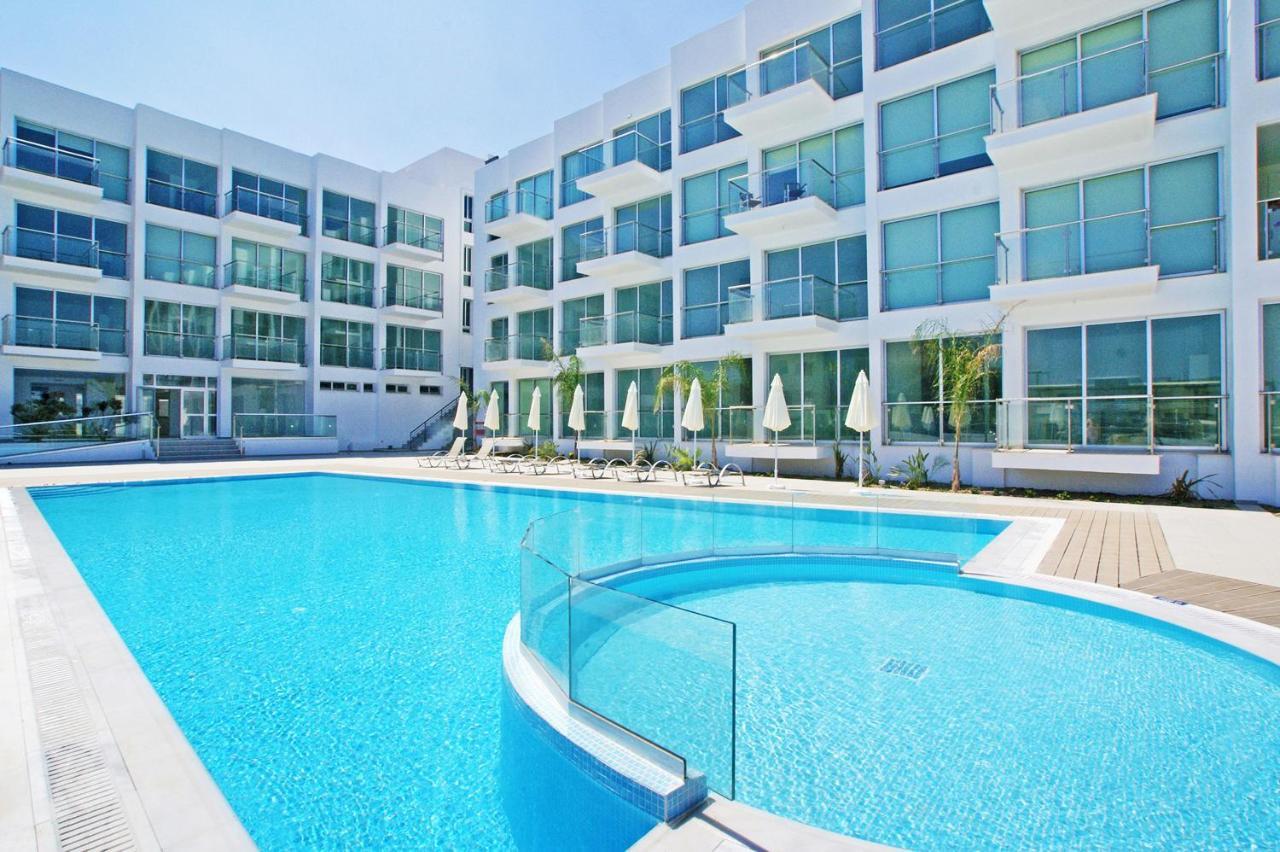 Meryl - Coralli Beachfront Apartment Protaras Exteriör bild