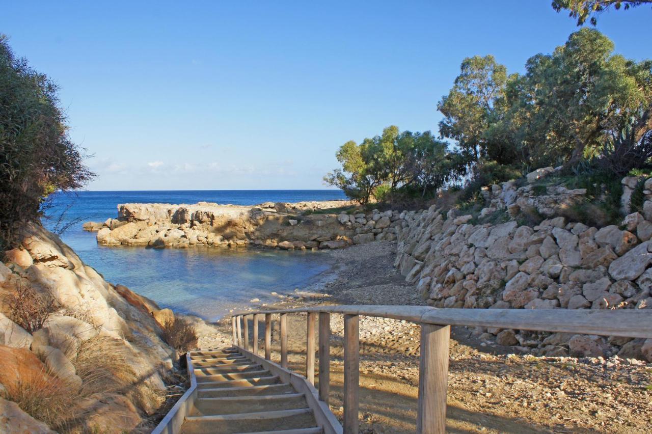 Meryl - Coralli Beachfront Apartment Protaras Exteriör bild