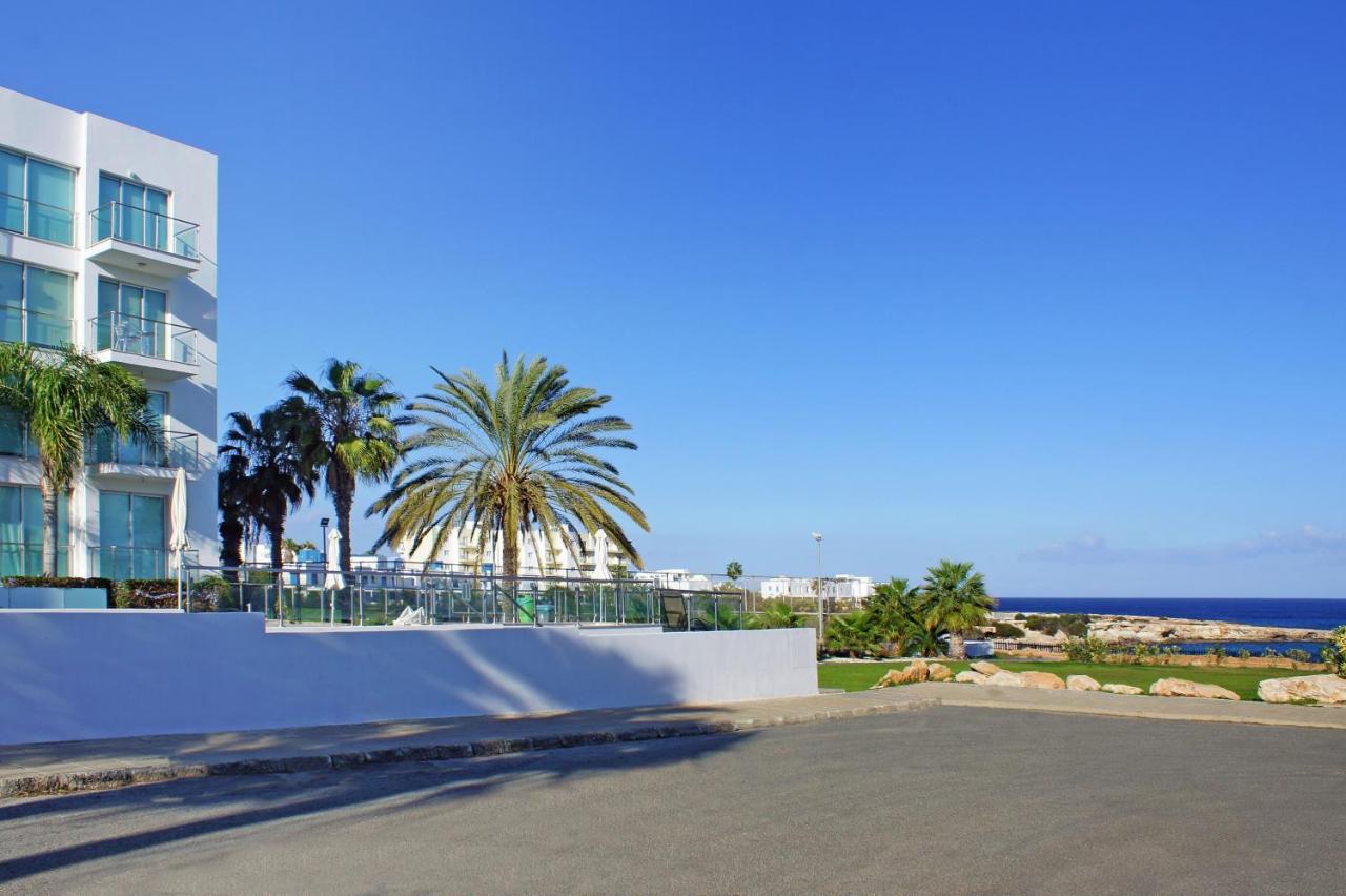 Meryl - Coralli Beachfront Apartment Protaras Exteriör bild