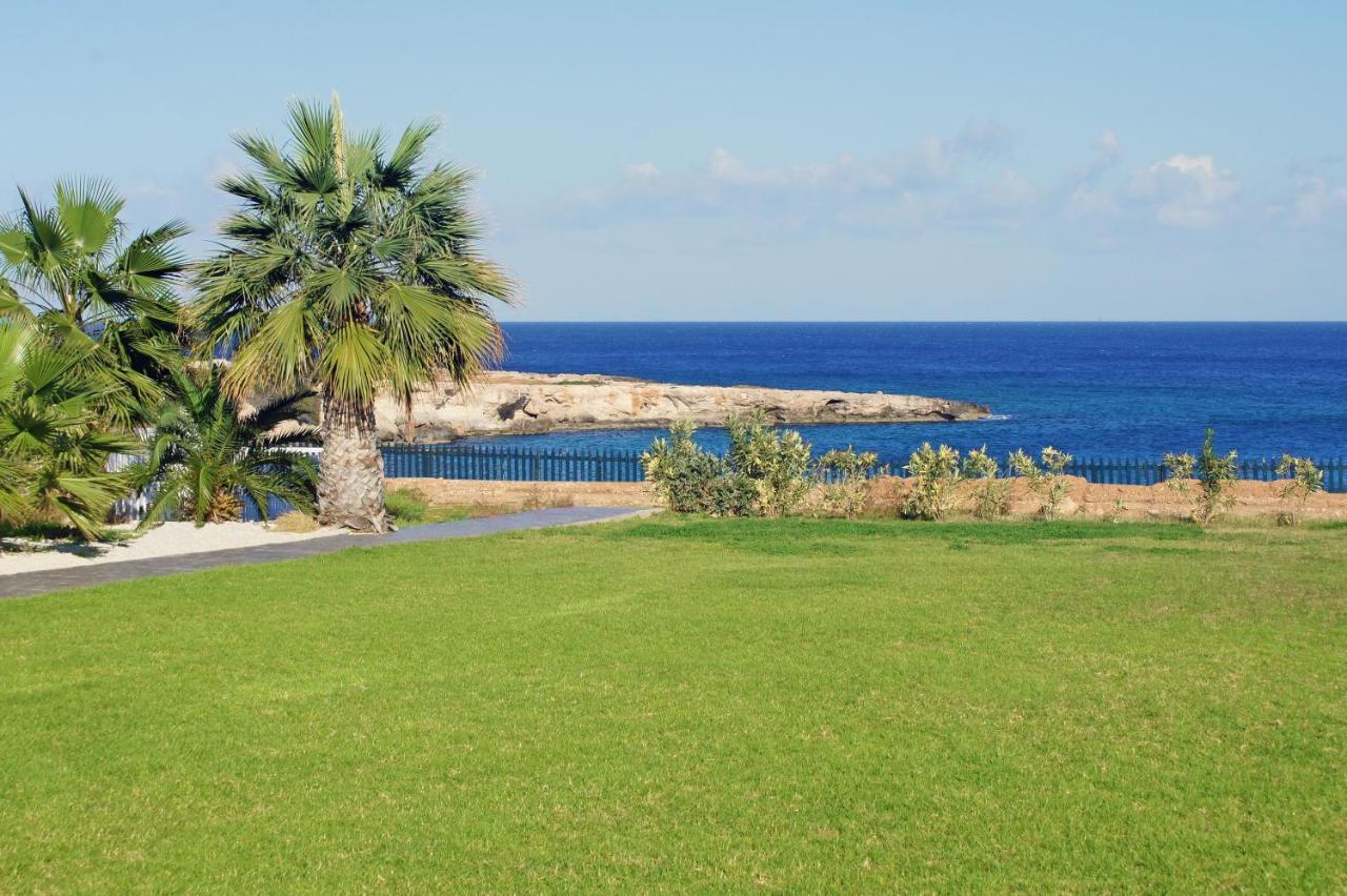Meryl - Coralli Beachfront Apartment Protaras Exteriör bild