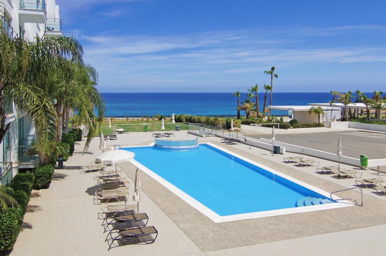 Meryl - Coralli Beachfront Apartment Protaras Exteriör bild