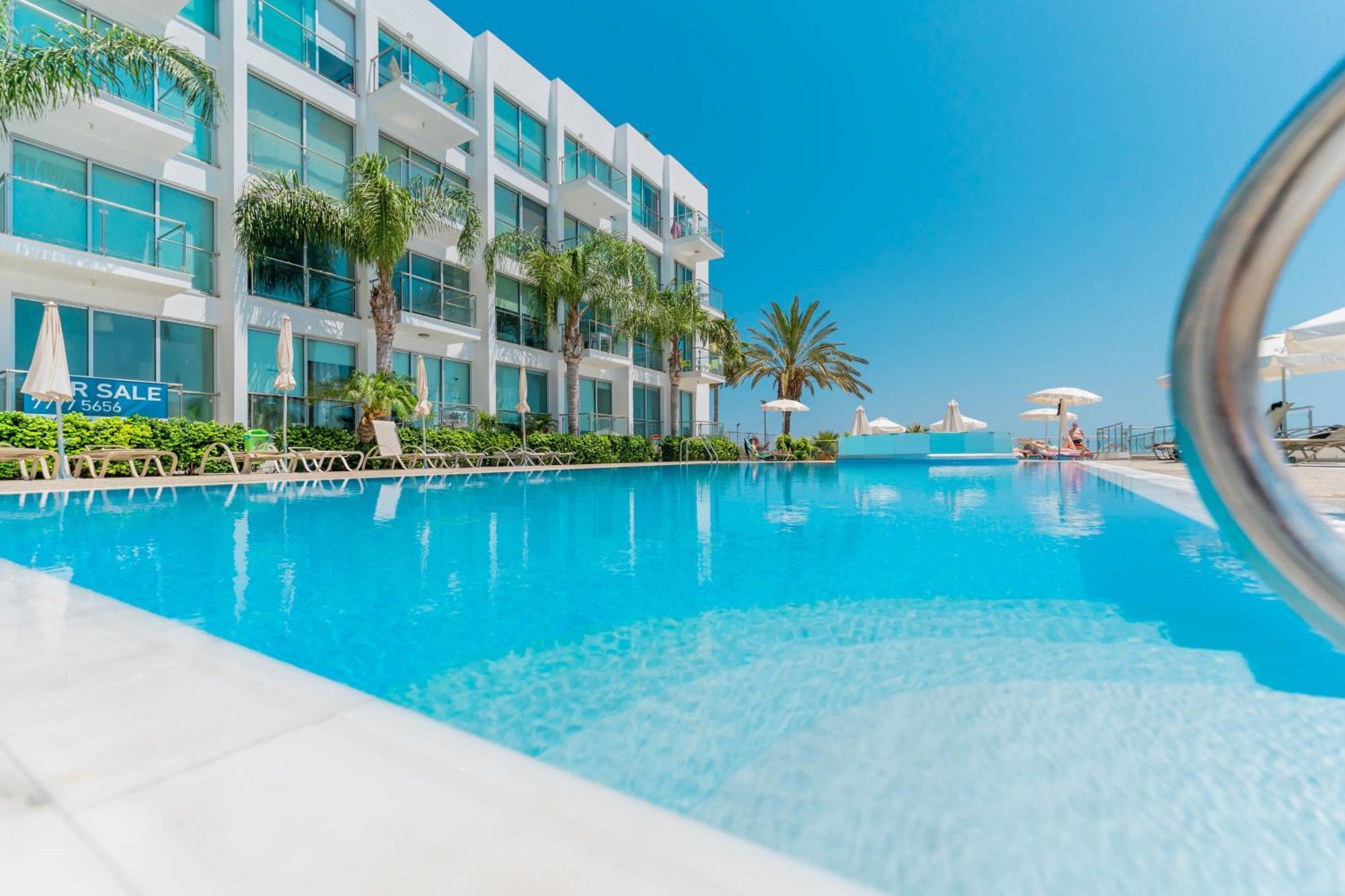 Meryl - Coralli Beachfront Apartment Protaras Exteriör bild
