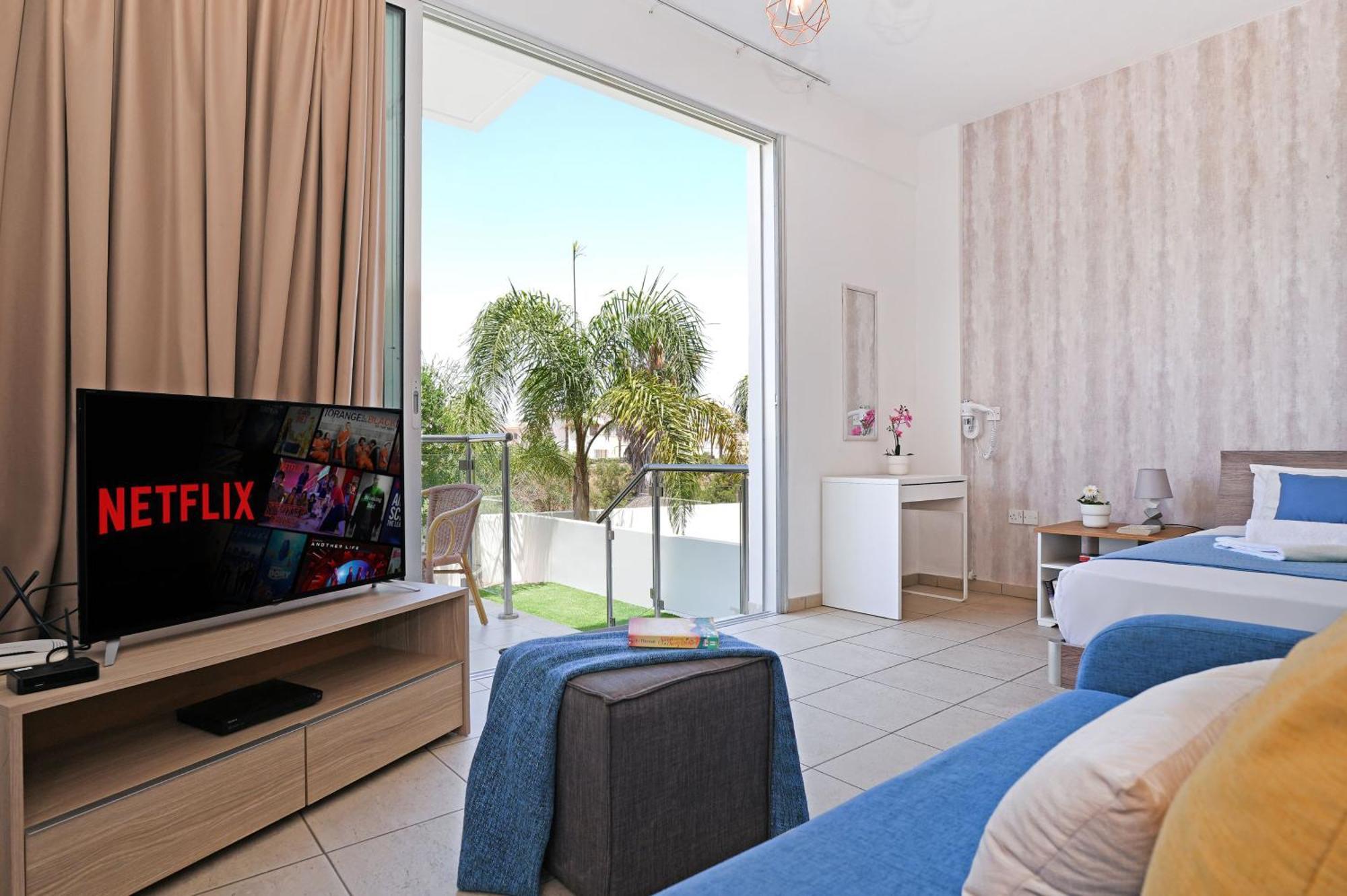 Meryl - Coralli Beachfront Apartment Protaras Exteriör bild