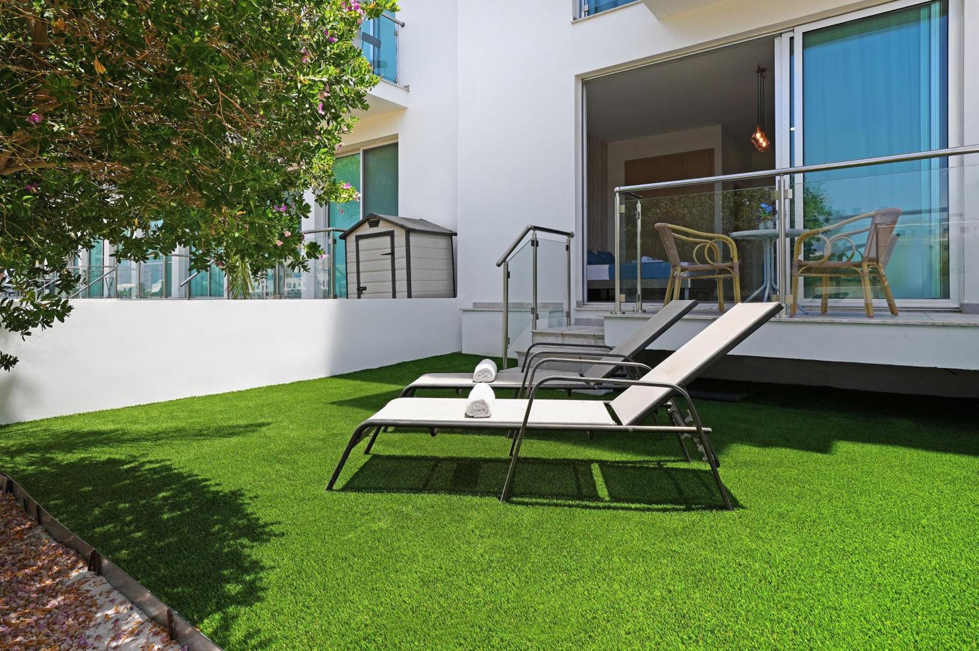 Meryl - Coralli Beachfront Apartment Protaras Exteriör bild